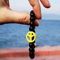 Sarı Barış Figürlü Parlak Oniks Doğaltaş Kadın Bileklik